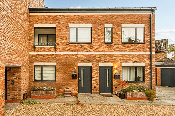 4 Bedroom Town House For Sale In Golden Manor, Hanwell, London, W7
