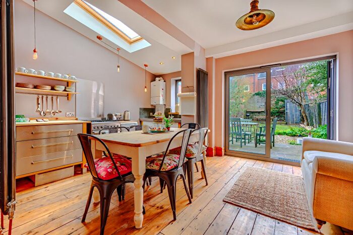 3 Bedroom Terraced House To Rent In Kennington Avenue, Bristol, BS7