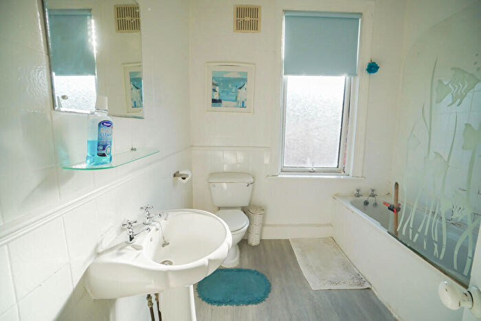 3 Bedroom Terraced House For Sale In Vinery Mount, Leeds, West Yorkshire, LS9