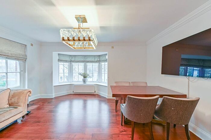 2 Bedroom Flat For Sale In Grosvenor Road, Pimlico, London, SW1V