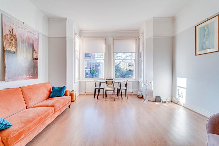 2 Bedroom Flat For Sale In Coolhurst Road, London, N8