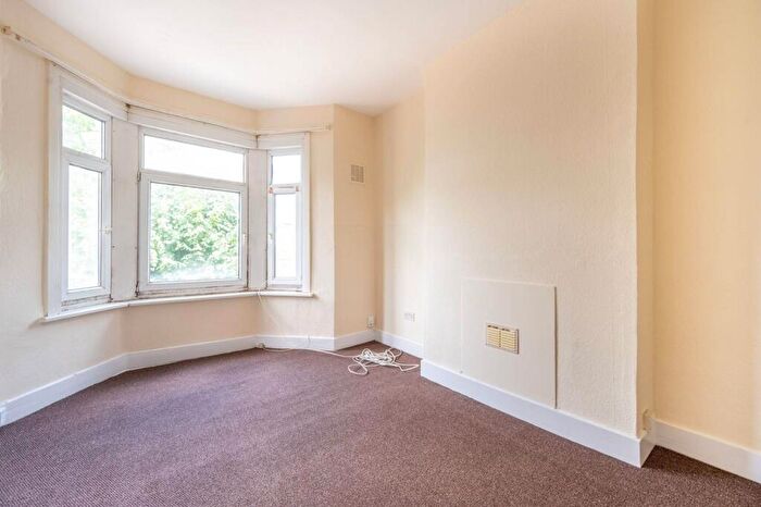 2 Bedroom Flat To Rent In Terrace Road, Plaistow, London, E13