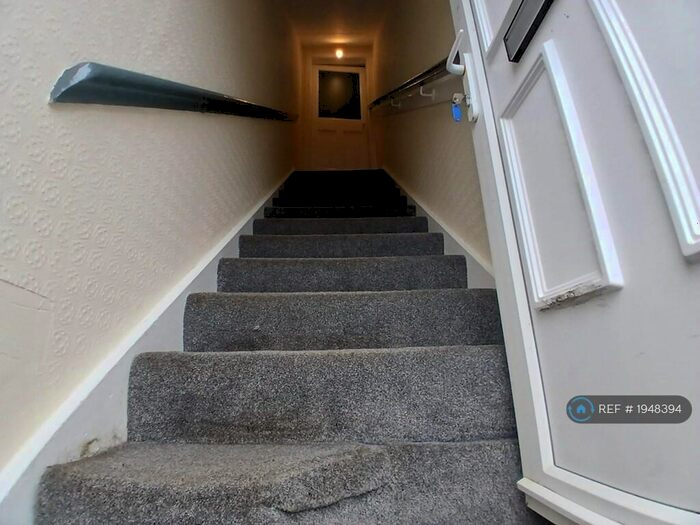 3 Bedroom Flat To Rent In Gifford Drive, Glasgow, G52