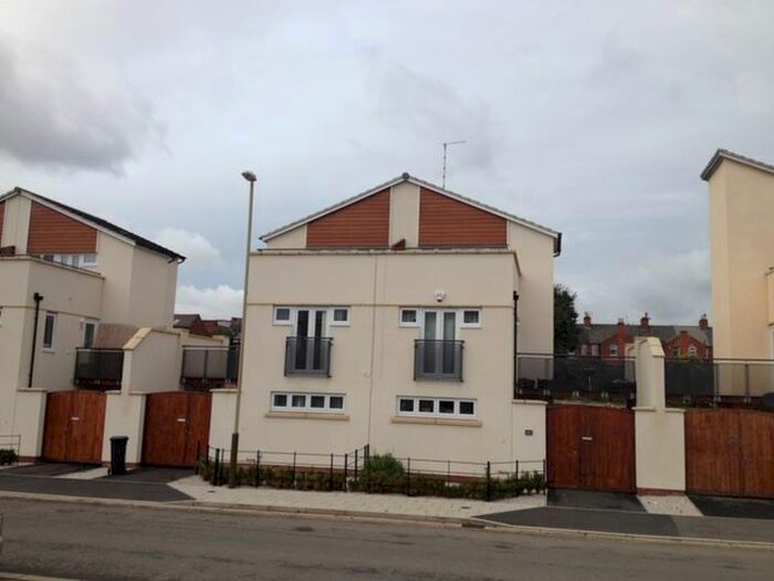 3 Bedroom Semi-Detached House To Rent In Watkin Road, Leicester, LE2