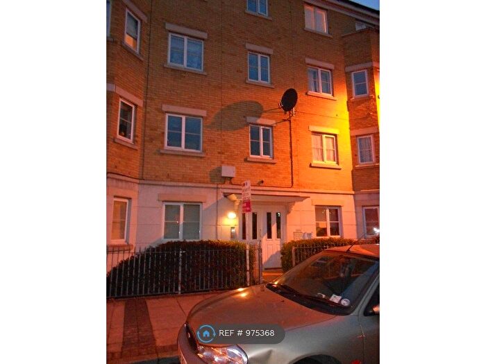 2 Bedroom Flat To Rent In Chandler Way, London, SE15