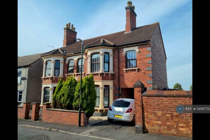 4 Bedroom Semi-Detached House To Rent In Regent Street, Church Gresley, Swadlincote, DE11