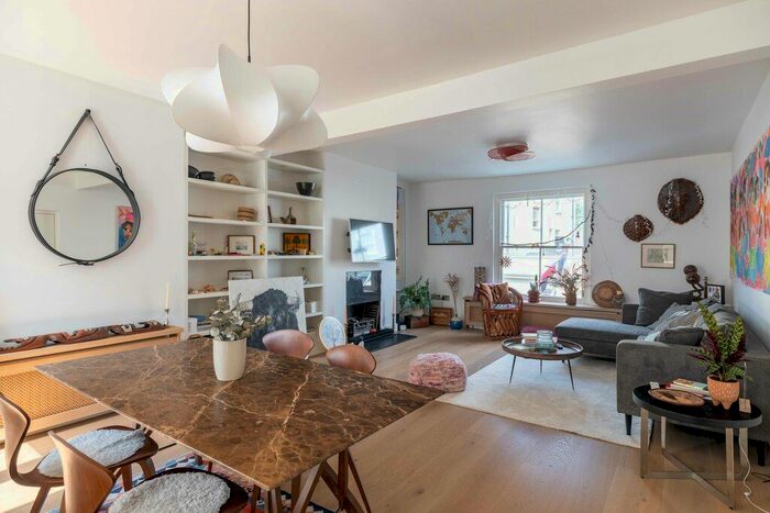 3 Bedroom Flat To Rent In Portobello Road, Notting Hill, W11