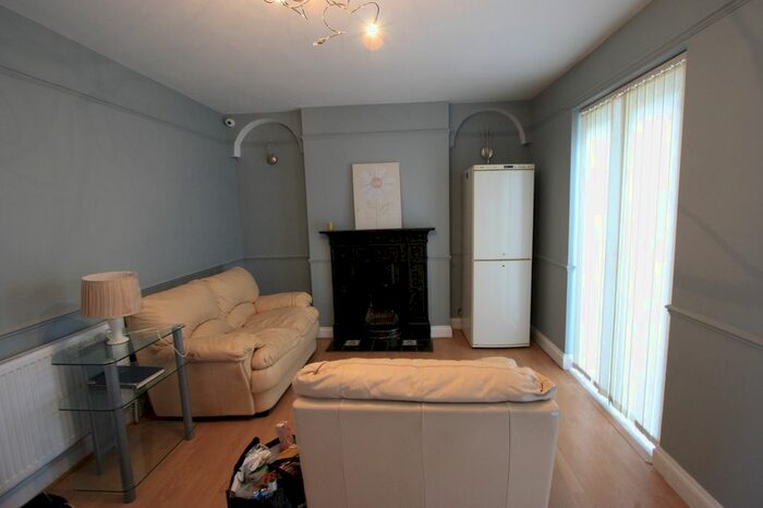 2 Bedroom Flat To Rent In Hill Road, Mitcham, CR4