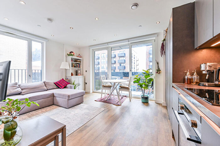 1 Bedroom Flat For Sale In Coronation Square, Leyton, E10