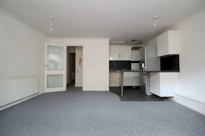1 Bedroom Flat To Rent In Lower Rock Gardens, Brighton, BN2