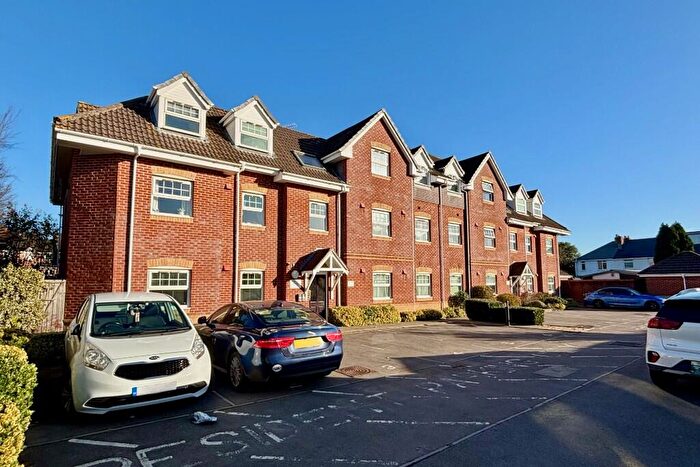 2 Bedroom Flat For Sale In Salisbury Close, Eastleigh, SO50