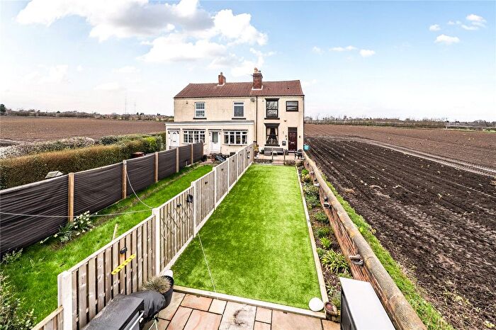 3 Bedroom End Terrace House For Sale In Leadwell Lane, Rothwell, Leeds, West Yorkshire, LS26