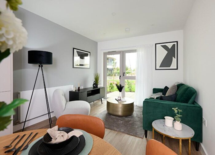 2 Bedroom Apartment For Sale In Green Park Village & Bankside Gardens, Flagstaff Road, Reading, RG2