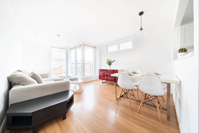 2 Bedroom Flat For Sale In Point Pleasant, London, SW18