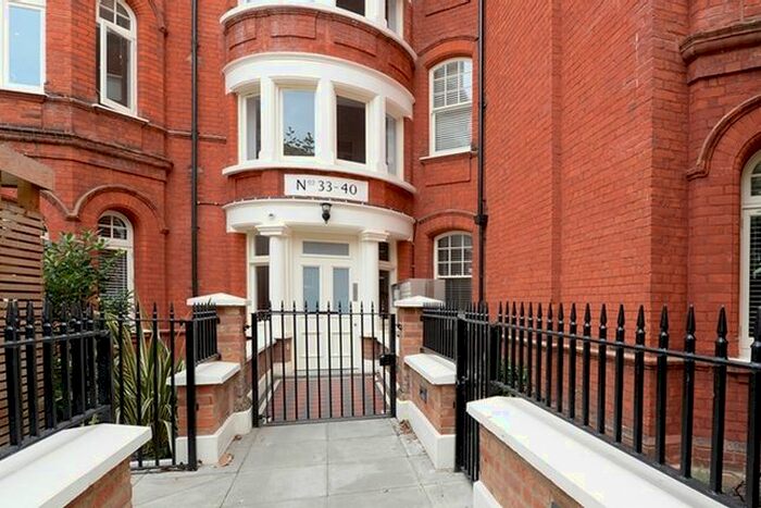 1 Bedroom Flat To Rent In Hamlet Gardens, Ravenscourt Park, W6