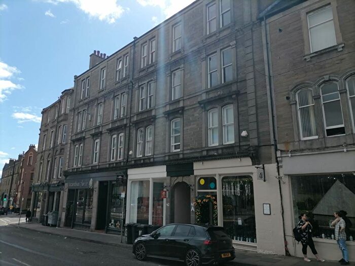 3 Bedroom Flat To Rent In West Port, Dundee, DD1