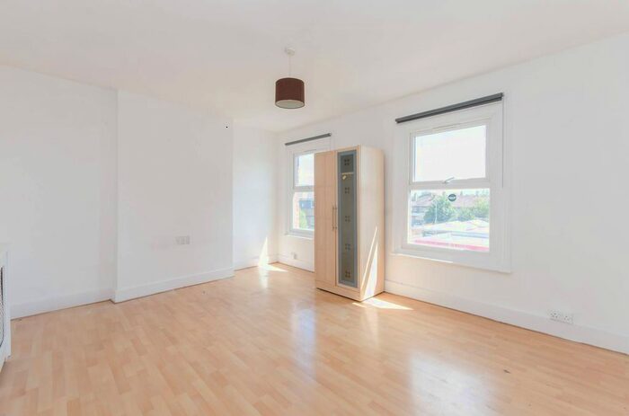 3 Bedroom Flat To Rent In South Ealing, South Ealing, London, W5