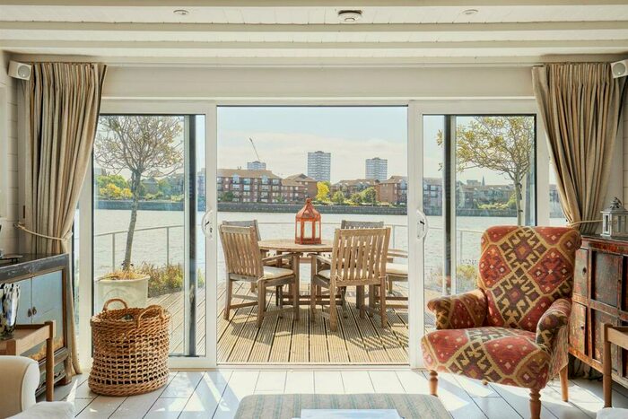 3 Bedroom House Boat To Rent In Cheyne Walk, Chelsea, SW10