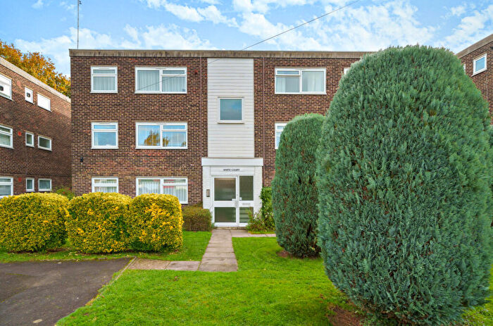 2 Bedroom Apartment For Sale In Thornton Close, Guildford, Surrey, GU2