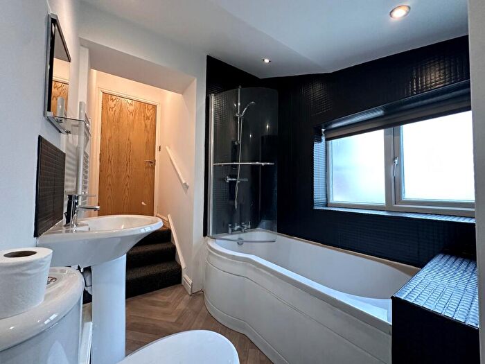 1 Bedroom Flat To Rent In Manchester Road, Denton, M34