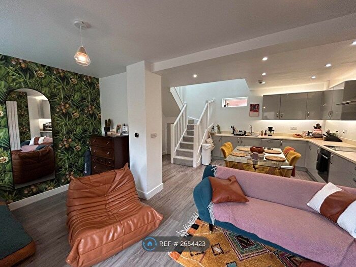 2 Bedroom Flat To Rent In Botanical House, Leamington Spa, CV32