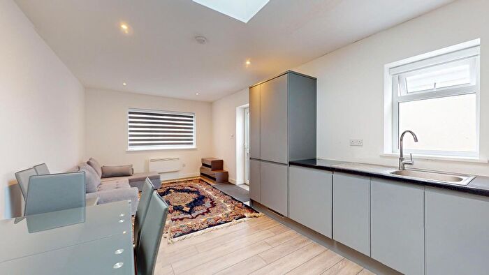 Studio To Rent In Oakfield Gardens, Greenford, UB6