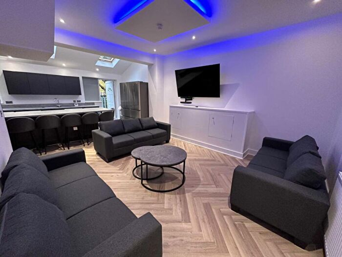 9 Bedroom Terraced House To Rent In Albion Road, Manchester, M14