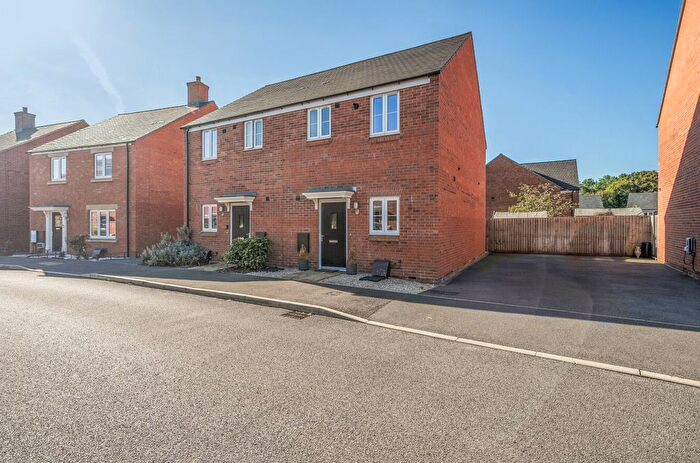 2 Bedroom Semi-Detached House For Sale In Hermon Road, Banbury, OX15