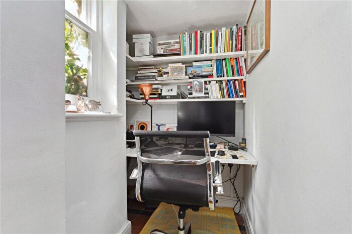 2 Bedroom Apartment To Rent In Highbury New Park, Highbury, N5