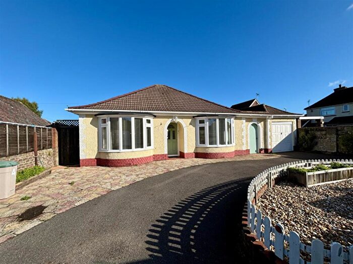 2 Bedroom Detached Bungalow For Sale In Roundle Road, Felpham, PO22
