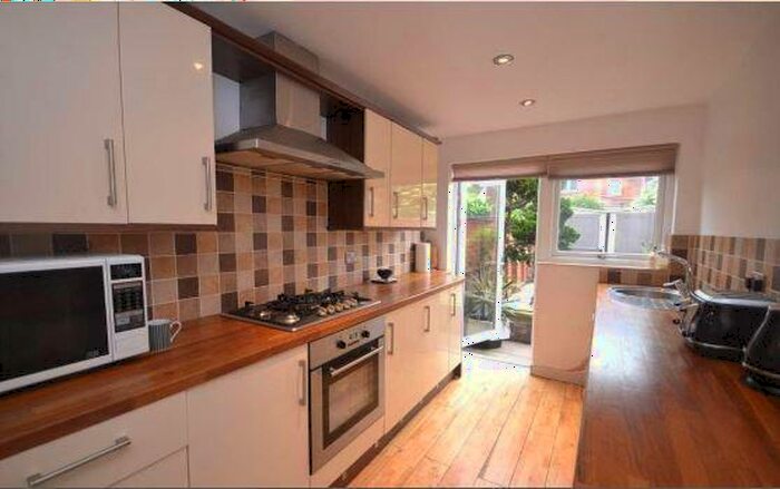 2 Bedroom Terraced House To Rent In Connaught Road, Reading, RG30