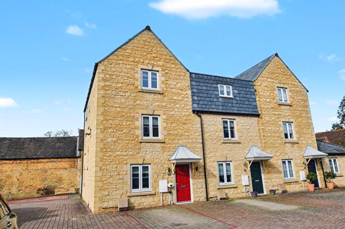 4 Bedroom Town House For Sale In Woodbridge Mews, Stamford, PE9
