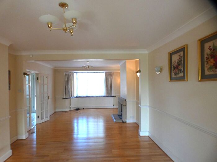 4 Bedroom Semi-Detached House To Rent In Brampton Grove, Wembley, HA9
