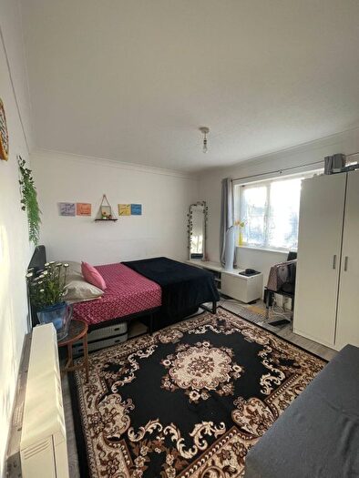 Studio To Rent In Dagenham, RM10