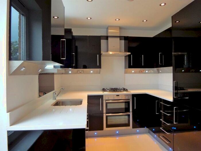 3 Bedroom Apartment To Rent In Hampton Court Mews, Feltham Avenue, East Molesey, KT8