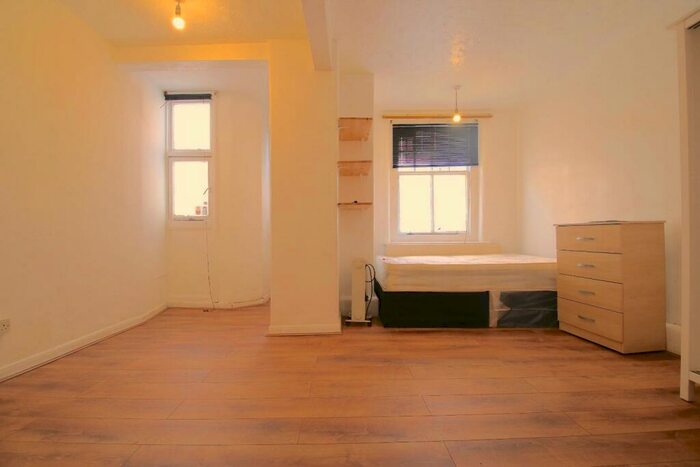 3 Bedroom Flat To Rent In Montclare Street, London, E2