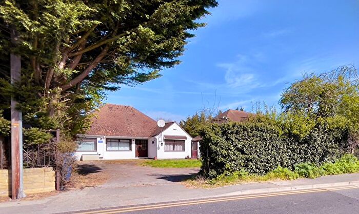 4 Bedroom Detached Bungalow For Sale In Charville Lane, Hayes, UB4
