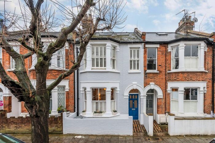 3 Bedroom Flat To Rent In Steerforth Street, London, SW18