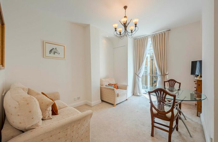 2 Bedroom Flat To Rent In St. Georges Drive, London, SW1V