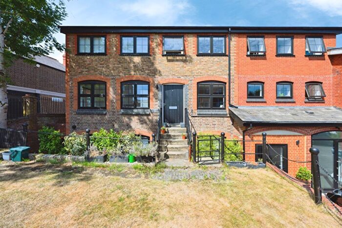 2 Bedroom Maisonette For Sale In Oakdene Road, Redhill, Surrey, RH1