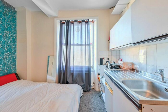 Studio To Rent In Castletown Road, Barons Court, London, W14
