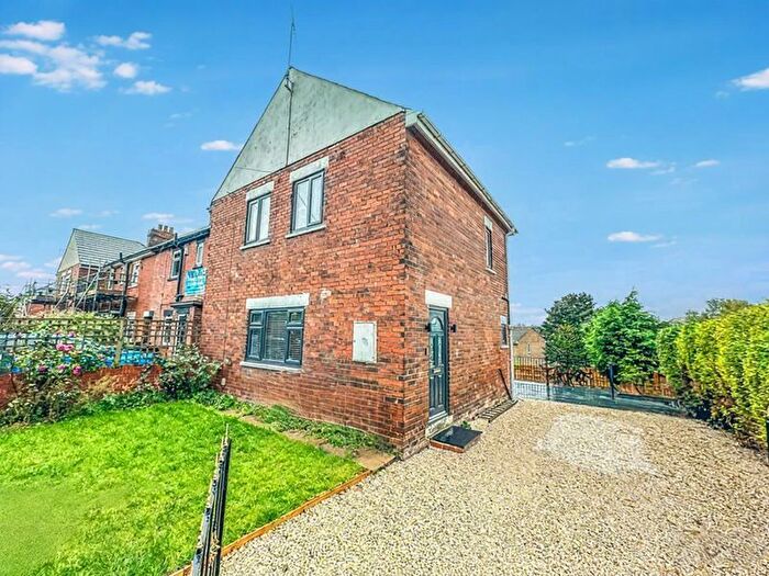 3 Bedroom End Terrace House For Sale In Harewood Avenue, Pontefract, WF8