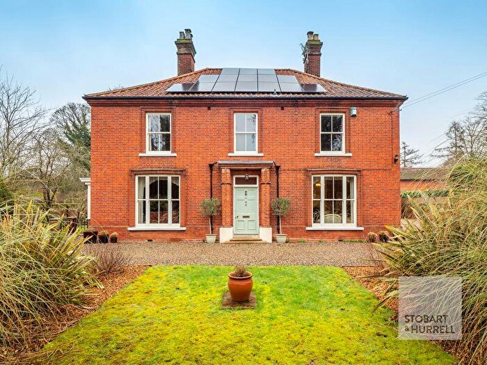 5 Bedroom Detached House For Sale In The Street, Brundall, Norfolk, NR13