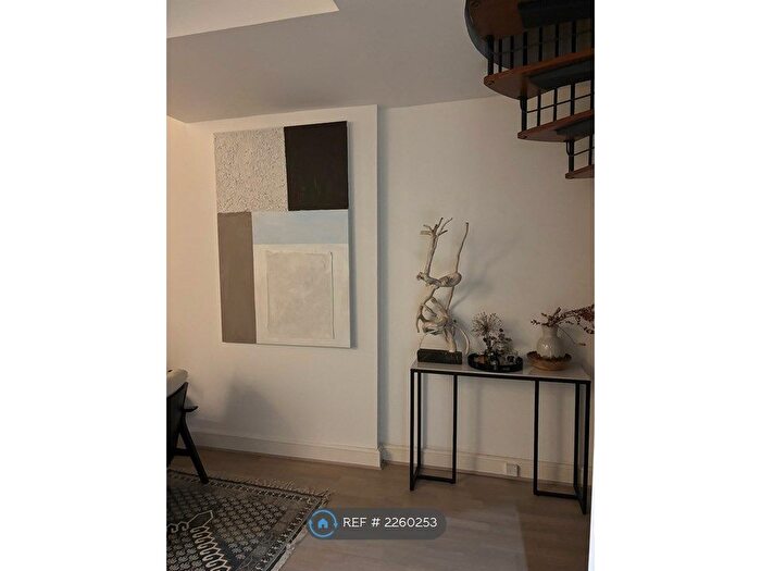 1 Bedroom Flat To Rent In Wapping High St, London, E1W