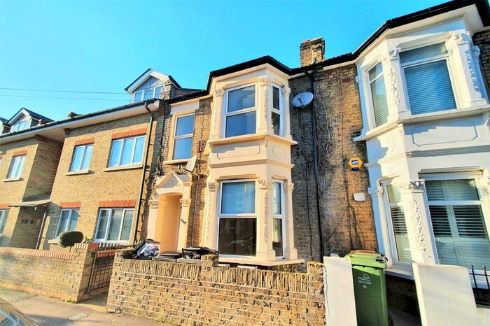 2 Bedroom Flat To Rent In Ashville Road, London E11