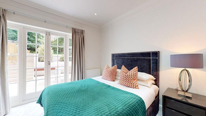 3 Bedroom Flat To Rent In Lexham Gardens, Kensington, W8