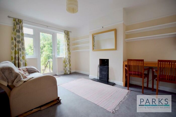 2 Bedroom Ground Flat To Rent In Princes Cresent, Brighton, BN1