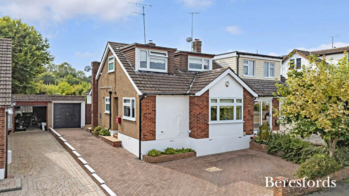 4 Bedroom Semi-Detached House For Sale In The Gardens, Doddinghurst, CM15