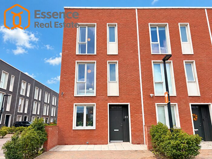 4 Bedroom End Of Terrace House For Sale In Port Loop, Birmingham, B16