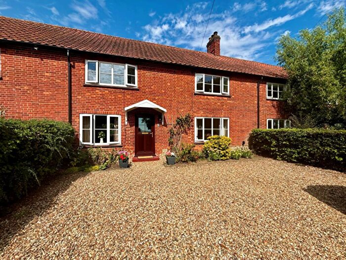 3 Bedroom House To Rent In Old Buckenham Road, Carleton Rode, Norwich, NR16